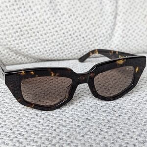 DEZI ON READ CAT EYE SUNGLASSES